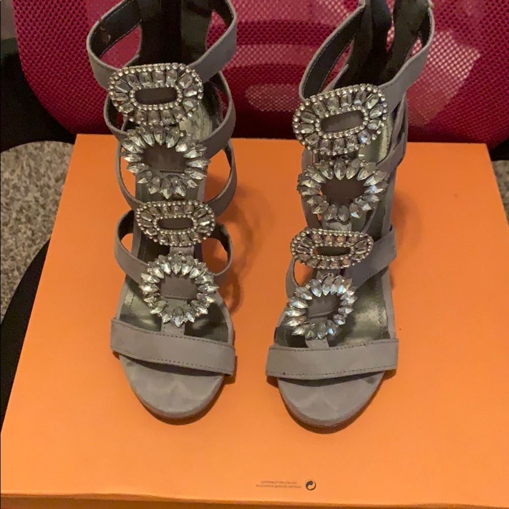 Grey Heel
